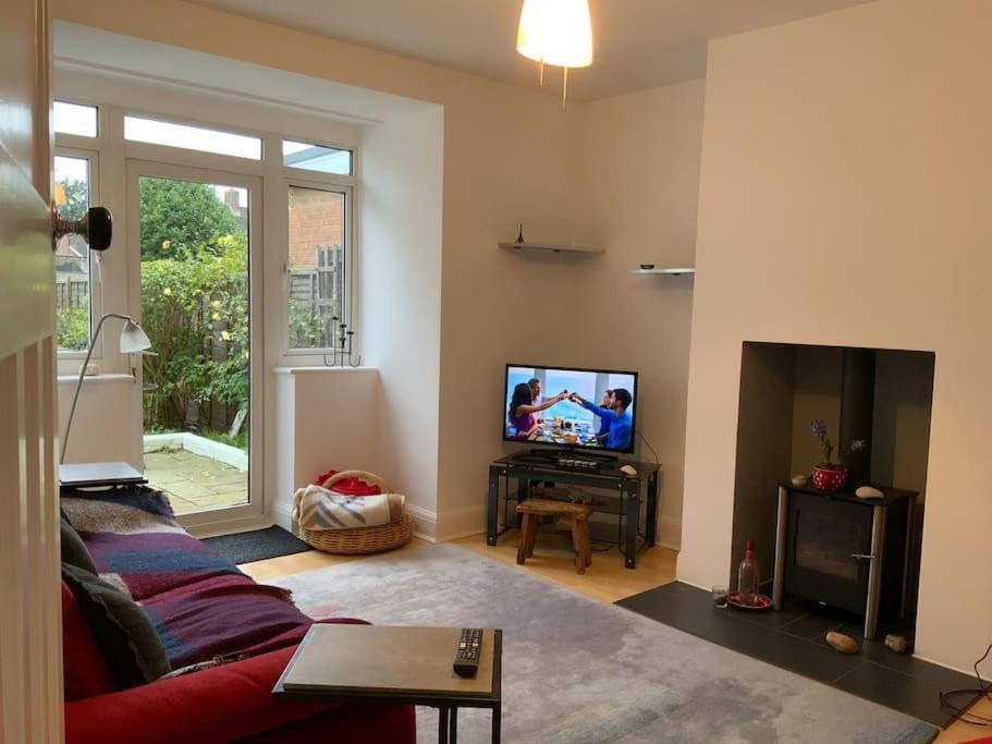 Warm And Cosy City Centre Home Near Train Station Chichester Ngoại thất bức ảnh