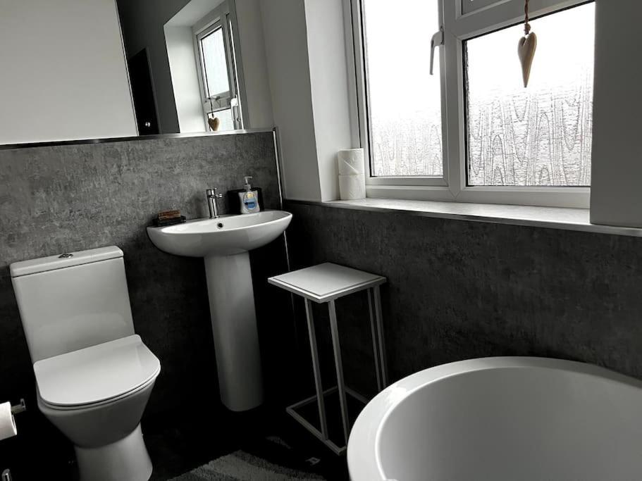 Warm And Cosy City Centre Home Near Train Station Chichester Ngoại thất bức ảnh